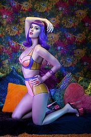 Katy-Perry-rubber-bikini.jpg